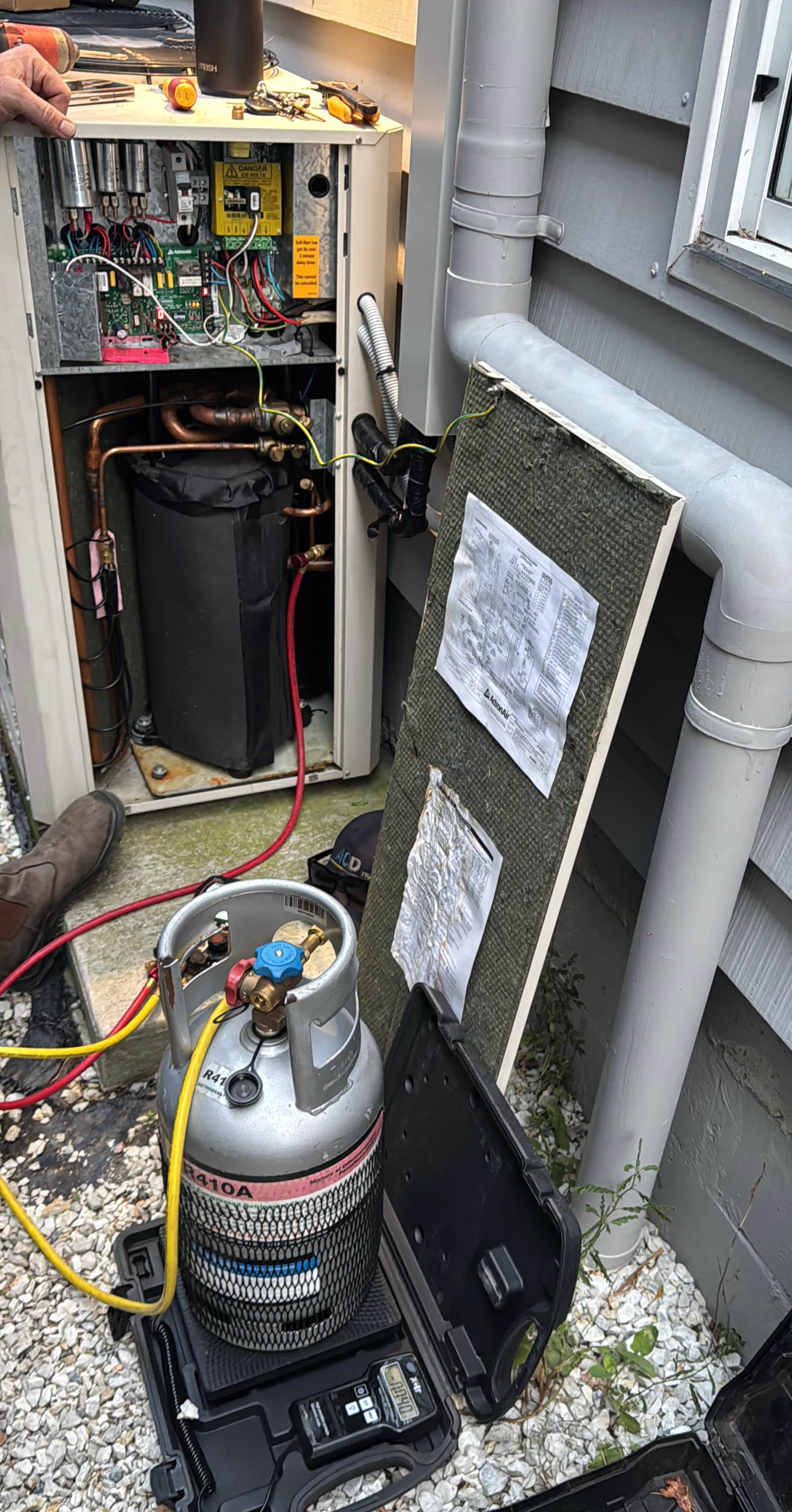 Recharging refrigerant on digital scale by weight